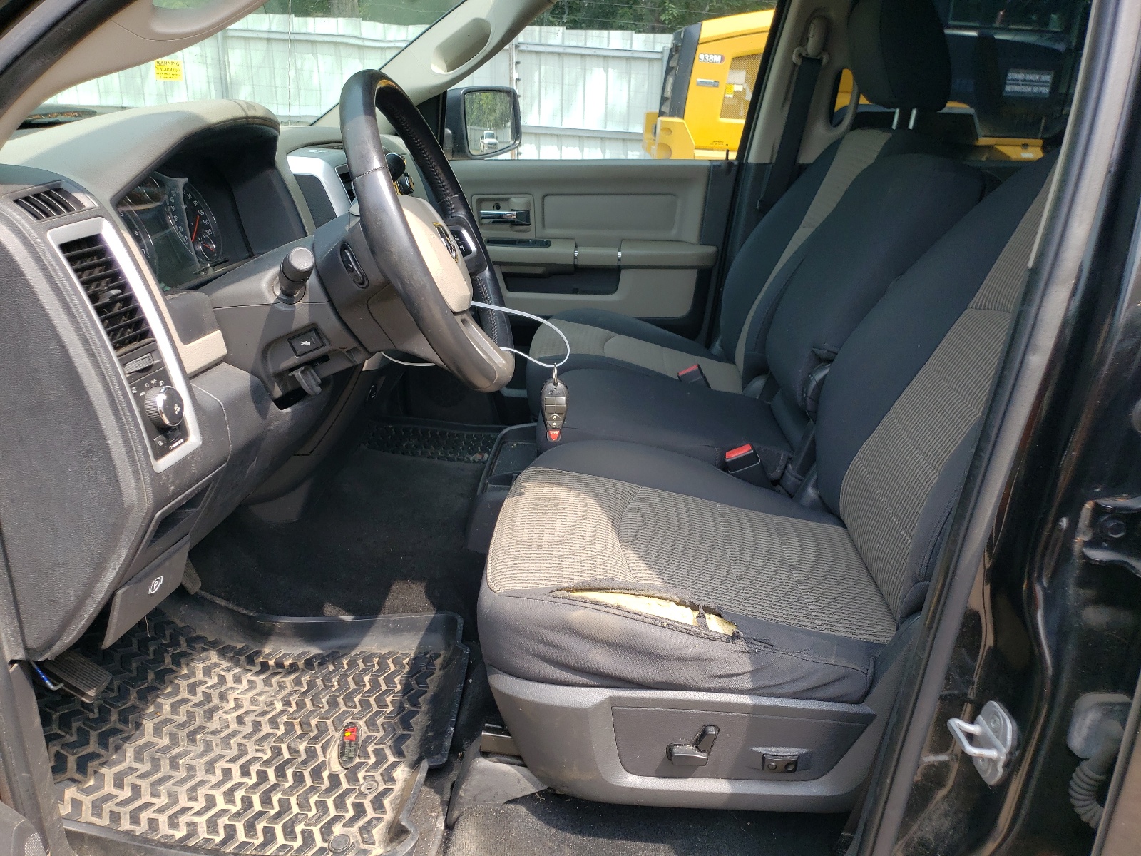 1D7RV1CT3BS587781 2011 Dodge Ram 1500