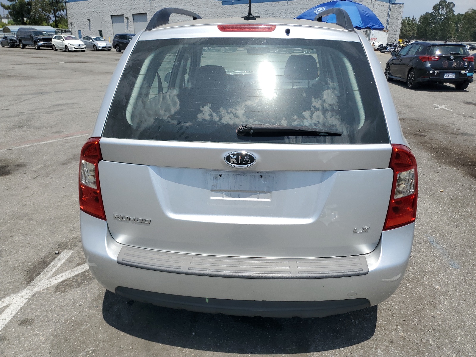 KNAFG529X97276282 2009 Kia Rondo Base