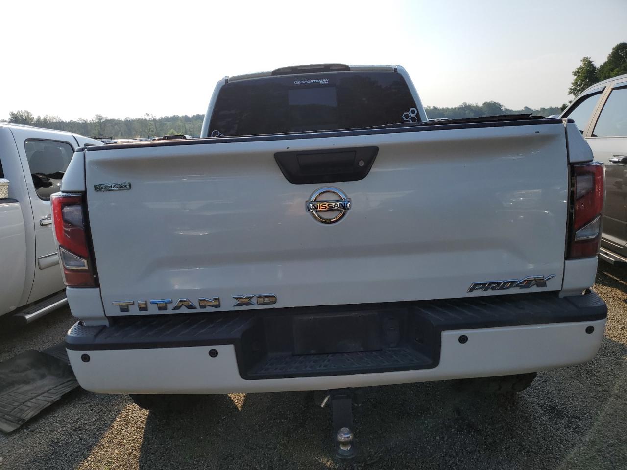 1N6BA1F4XHN509885 2017 Nissan Titan Xd Sl