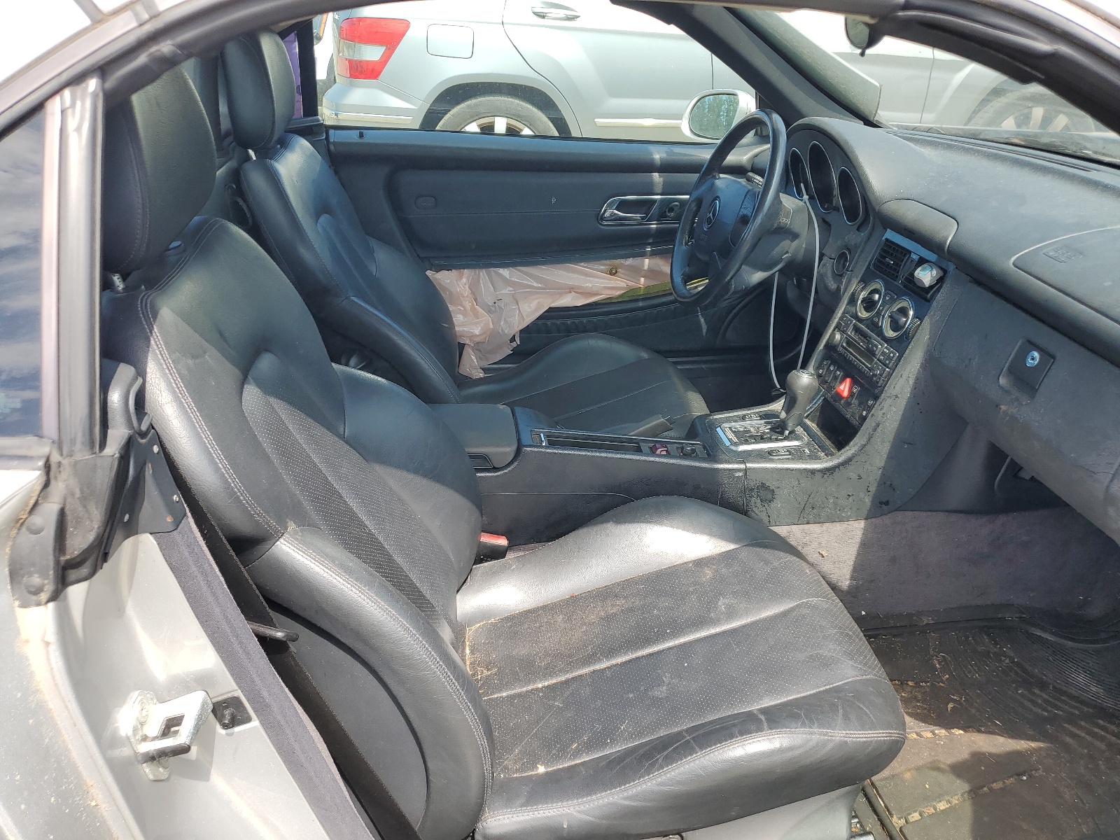 WDBKK47F4WF041661 1998 Mercedes-Benz Slk 230 Kompressor