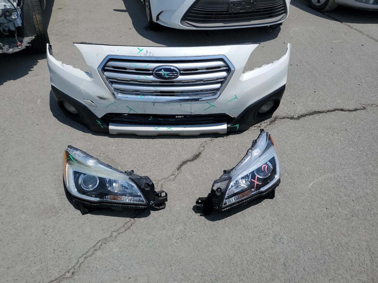 2016 Subaru Outback 3.6R Limited VIN: 4S4BSEJC5G3215421 Lot: 62675994