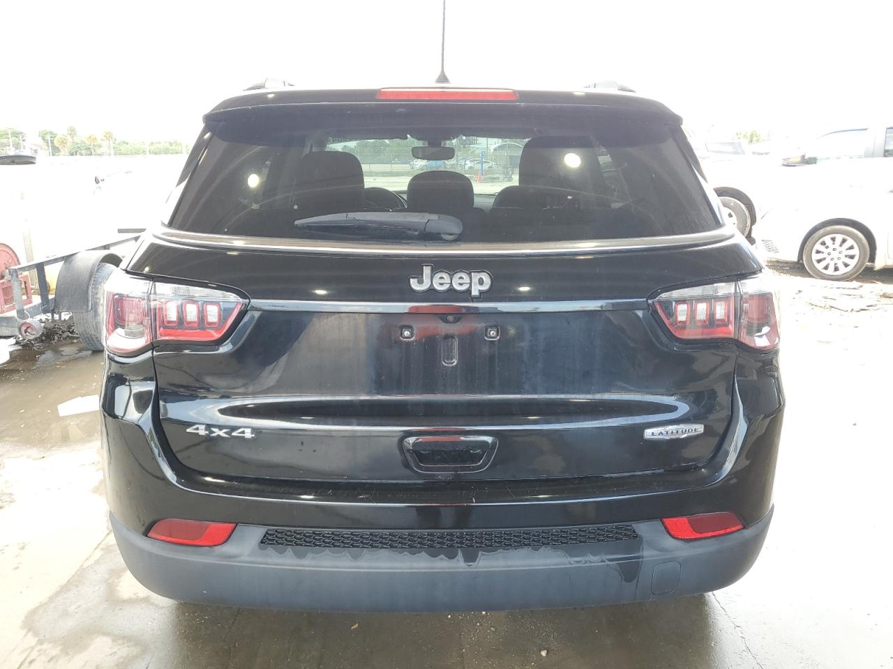 2018 Jeep Compass Latitude VIN: 3C4NJDBB3JT103975 Lot: 63600884