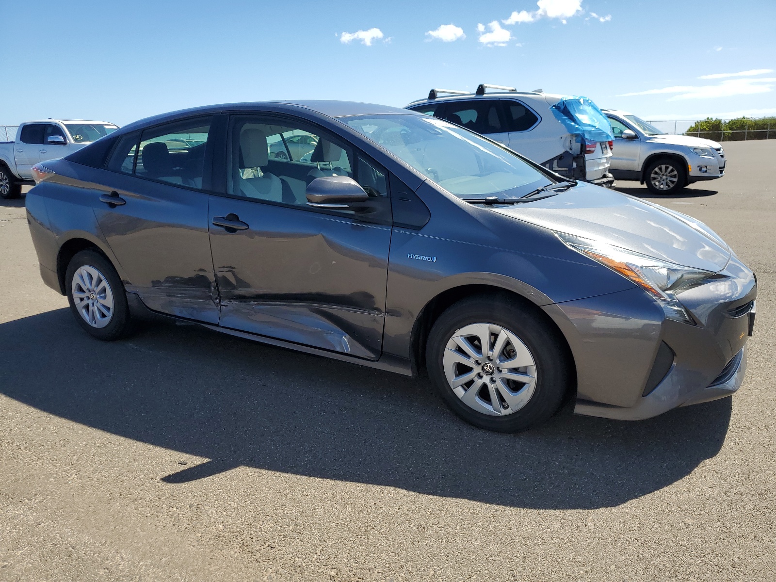 JTDKBRFUXJ3067335 2018 Toyota Prius