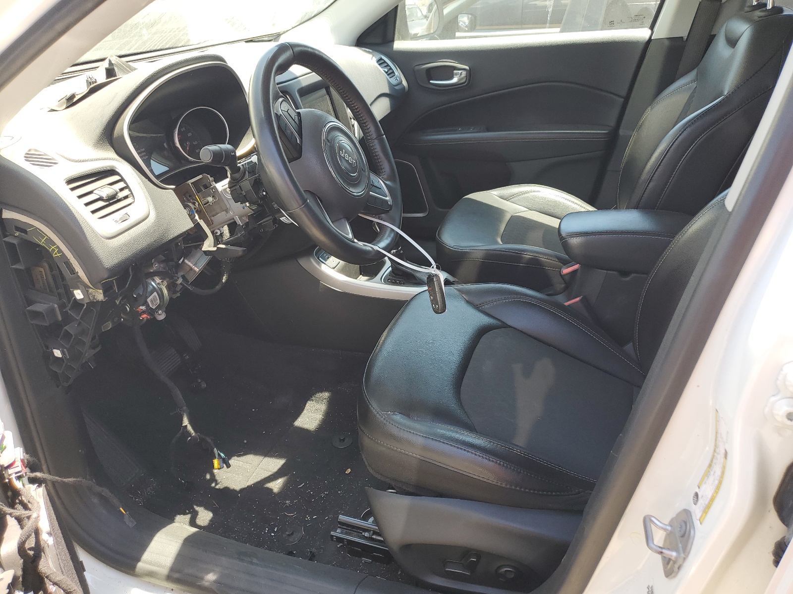 3C4NJCBB0KT613700 2019 Jeep Compass Latitude