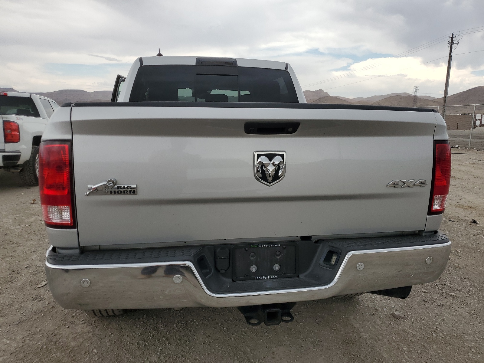 1C6RR7LG5HS632157 2017 Ram 1500 Slt