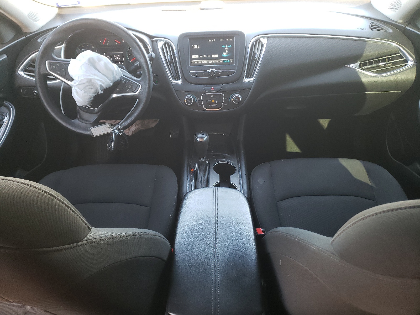 1G1ZD5ST1JF148536 2018 Chevrolet Malibu Lt