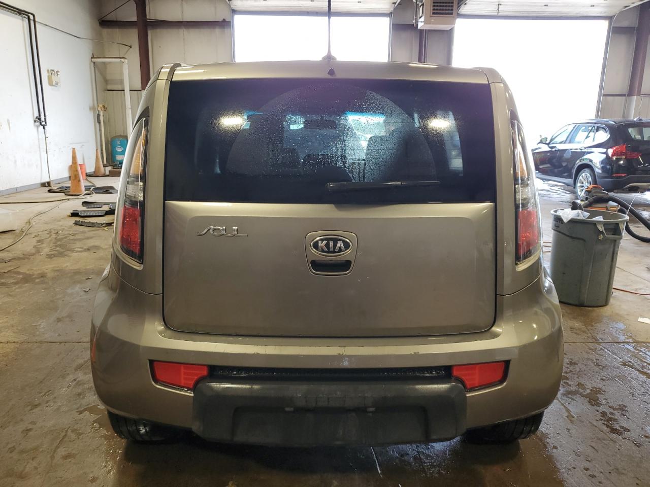 2011 Kia Soul + VIN: KNDJT2A27B7271025 Lot: 61877964
