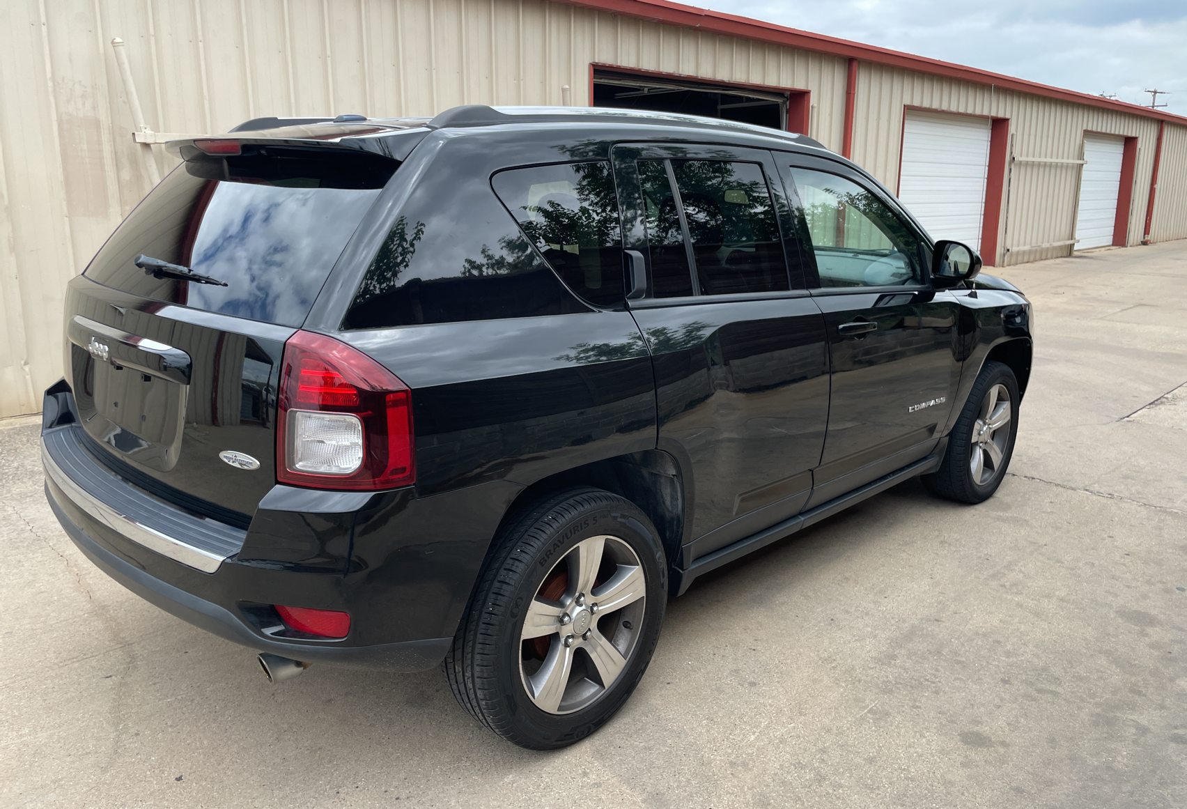 2016 Jeep Compass Latitude vin: 1C4NJCEA9GD726707