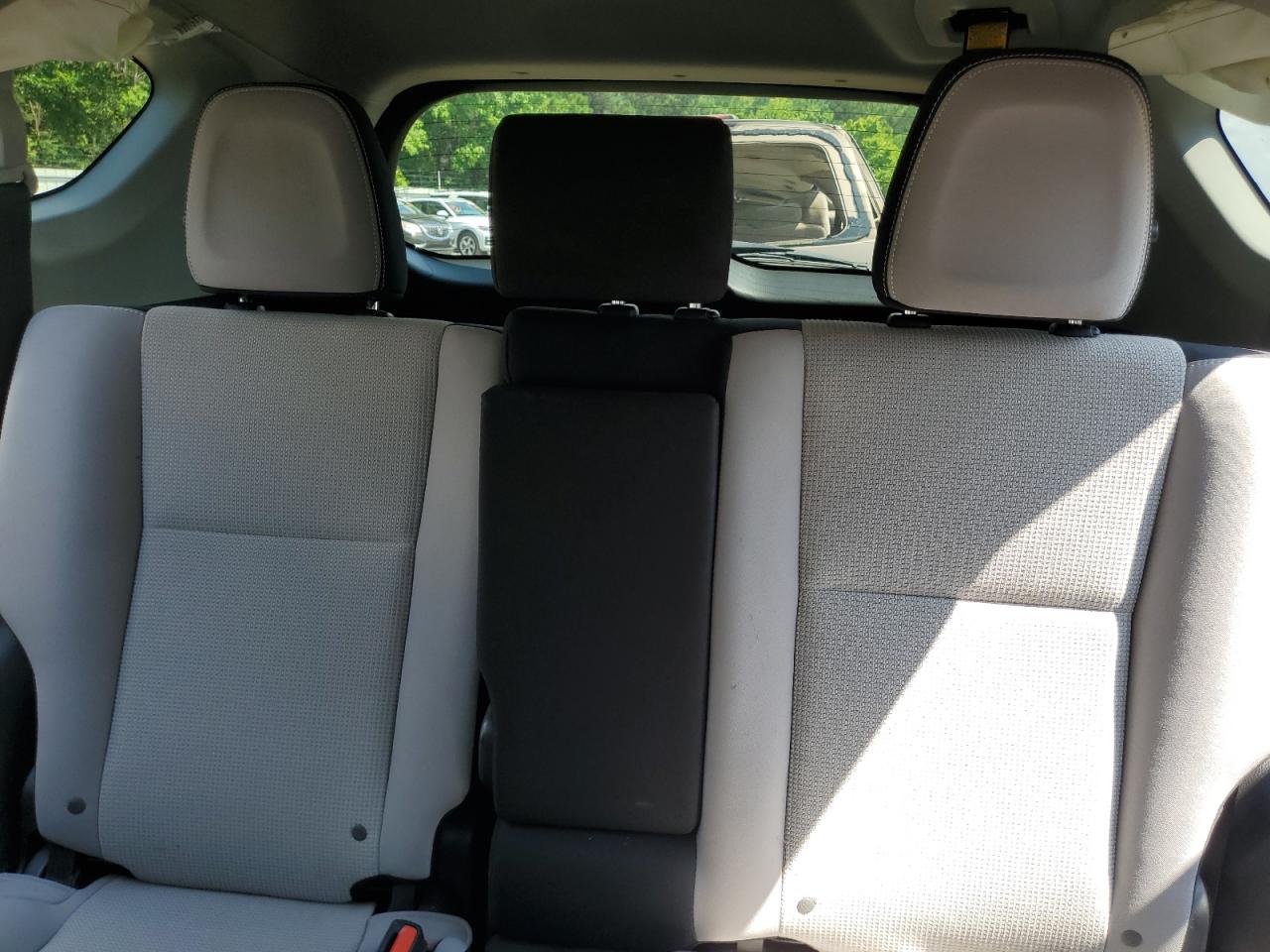 2017 Toyota Rav4 Xle VIN: JTMWFREV8HD105343 Lot: 61728944