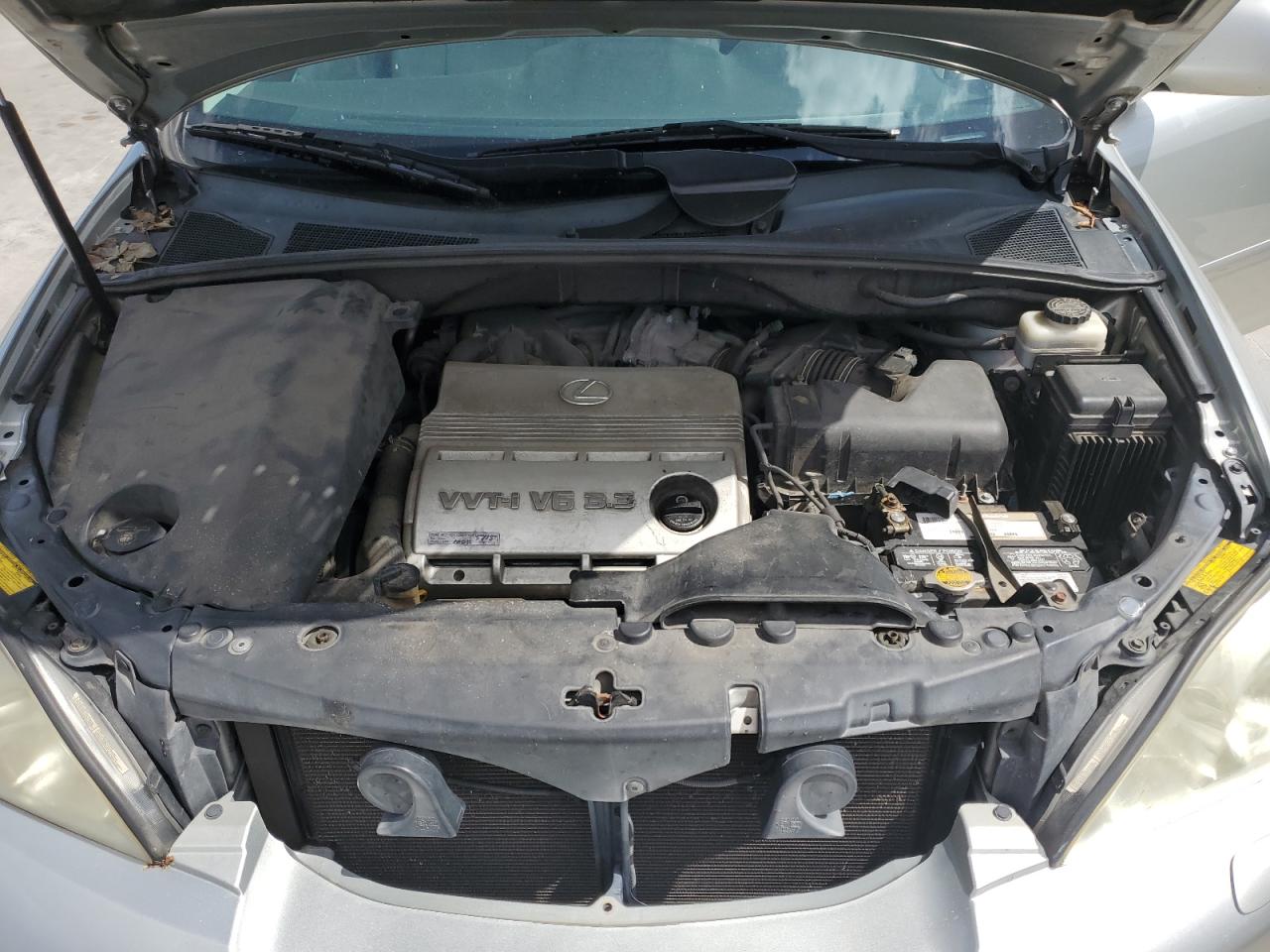 2005 Lexus RX - Image 11