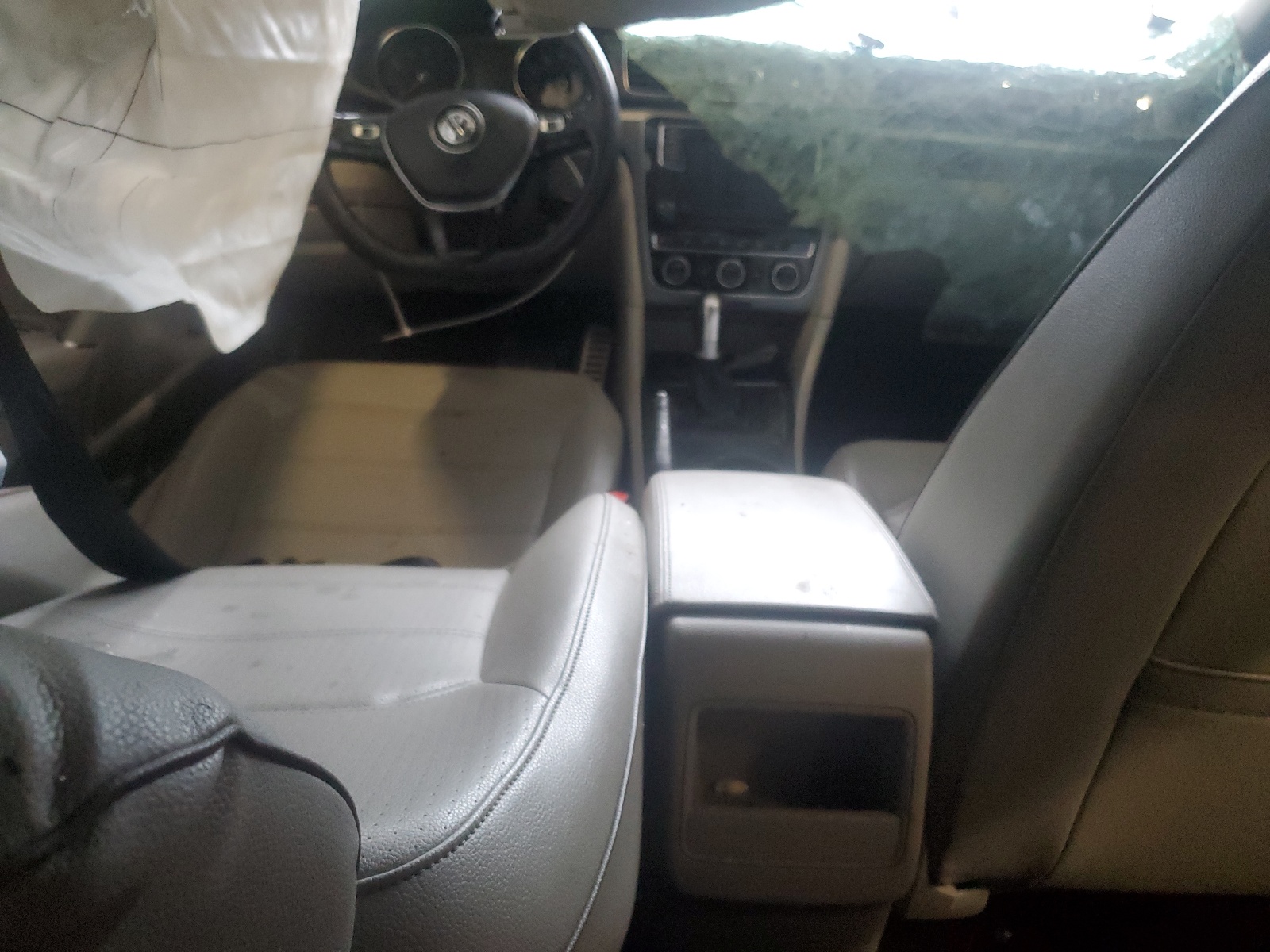 1VWDT7A32HC054367 2017 Volkswagen Passat R-Line