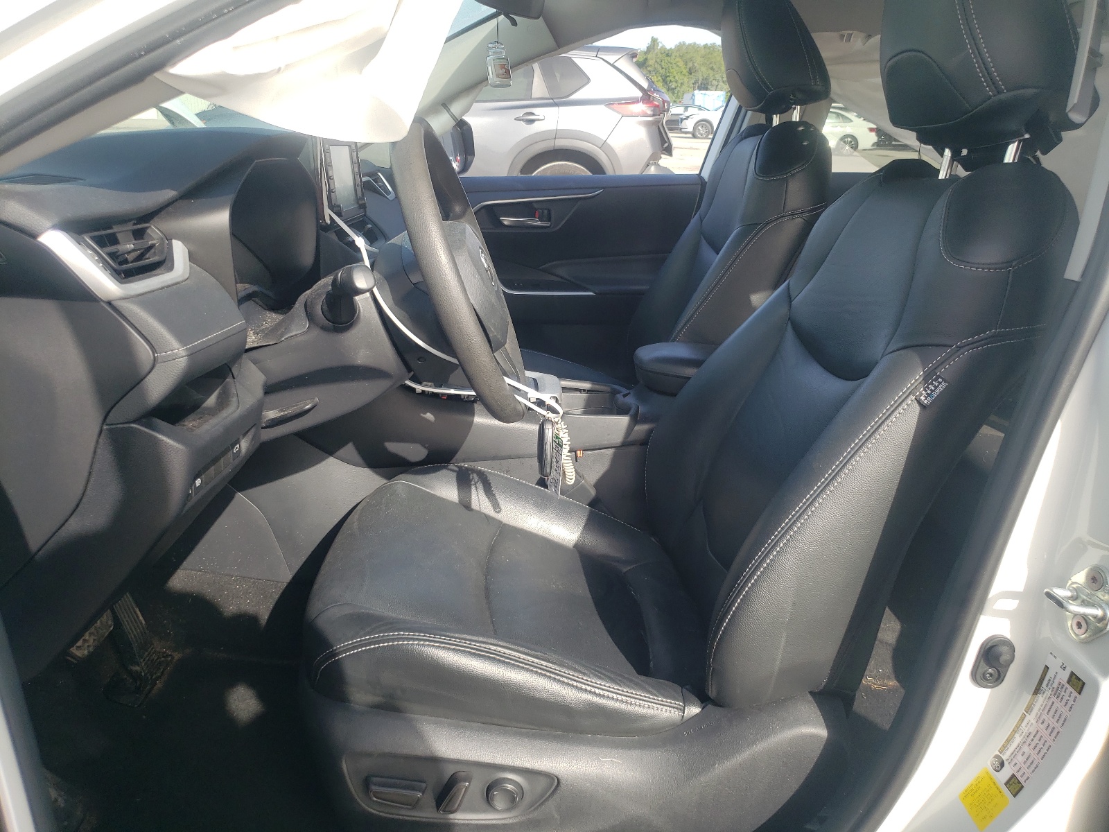 2T3W1RFV8KC002142 2019 Toyota Rav4 Xle