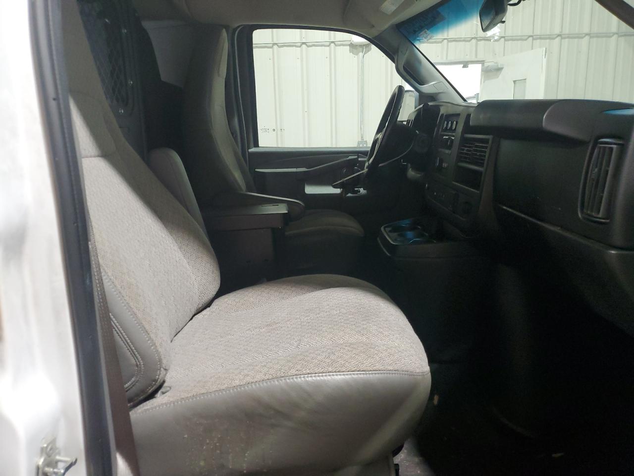 2018 Chevrolet Express G2500 VIN: 1GCWGAFP7J1309637 Lot: 64220434