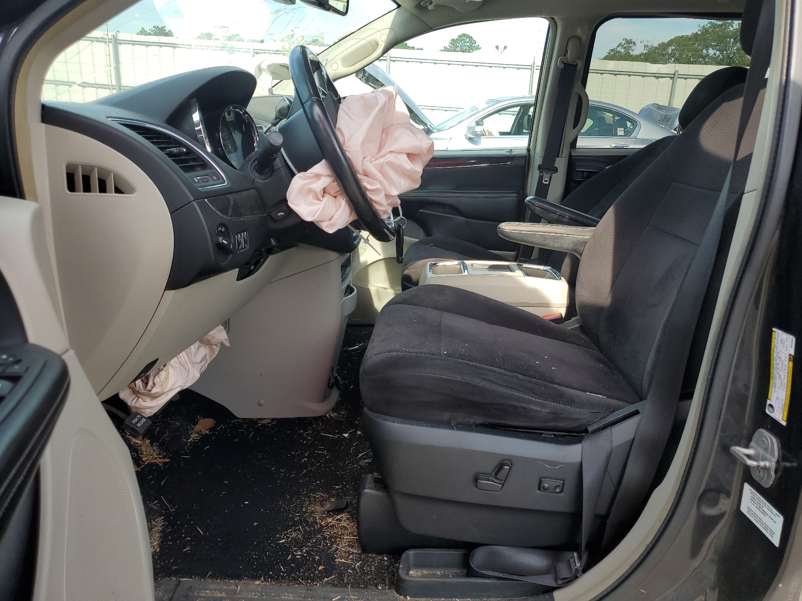 2A4RR5DG9BR698063 2011 Chrysler Town & Country Touring