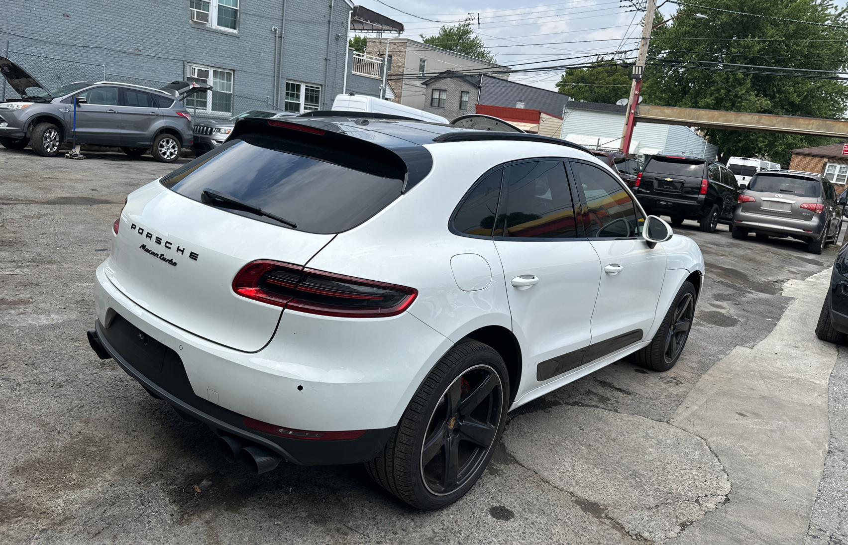 2015 Porsche Macan Turbo vin: WP1AF2A57FLB47768