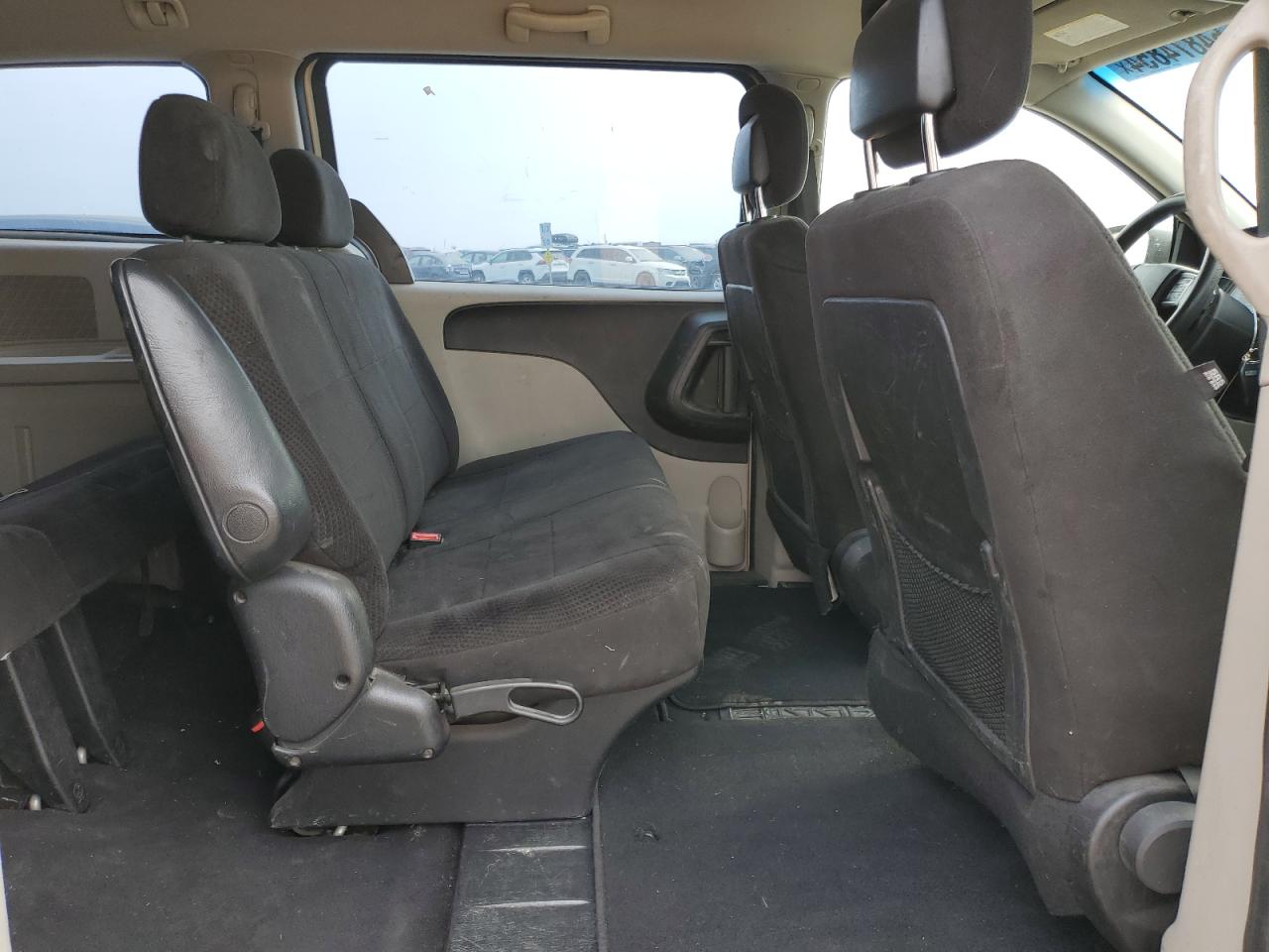 2012 Dodge Caravan - Image 11