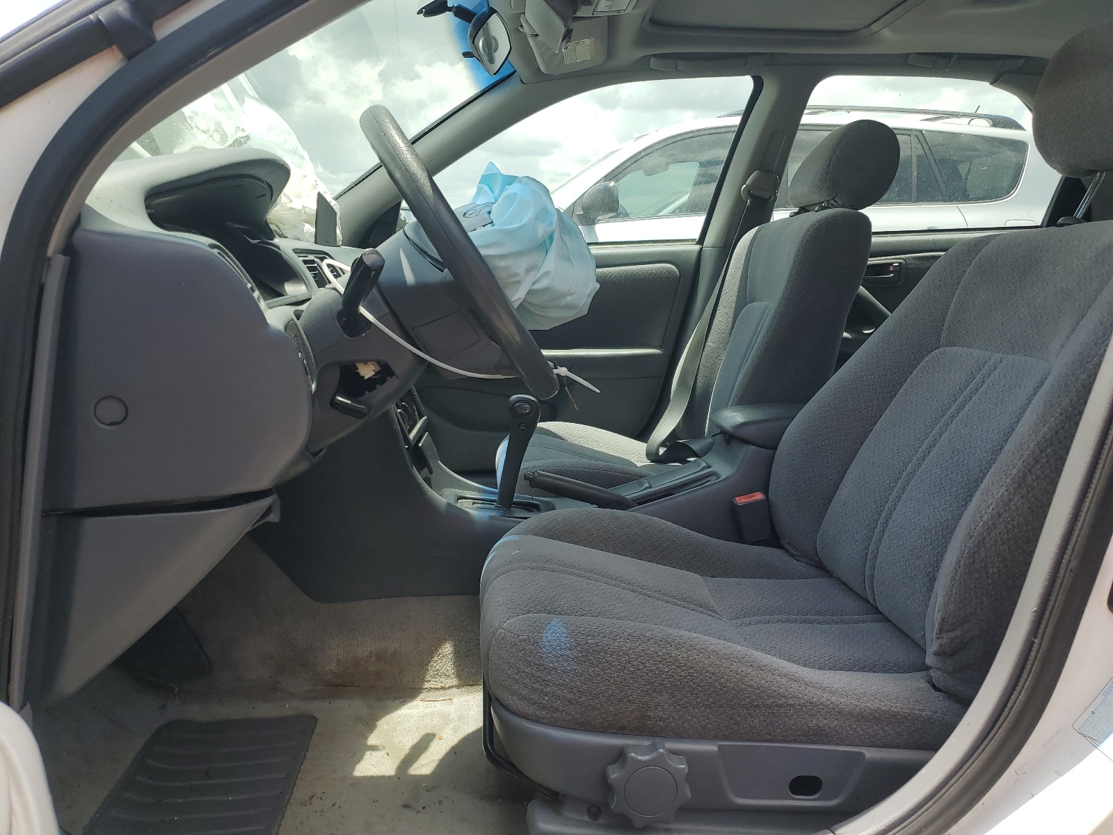 4T1BF22K3YU939015 2000 Toyota Camry Le