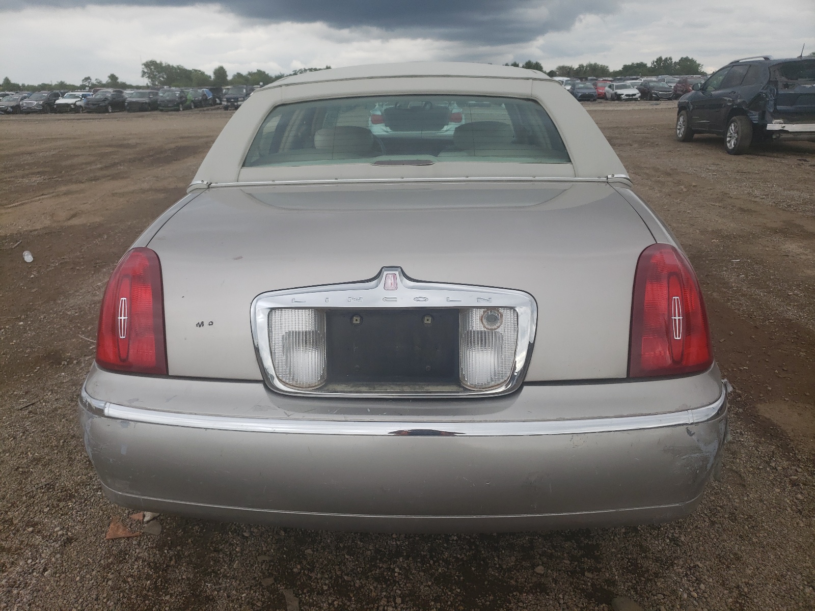 1LNHM81W31Y732047 2001 Lincoln Town Car Executive