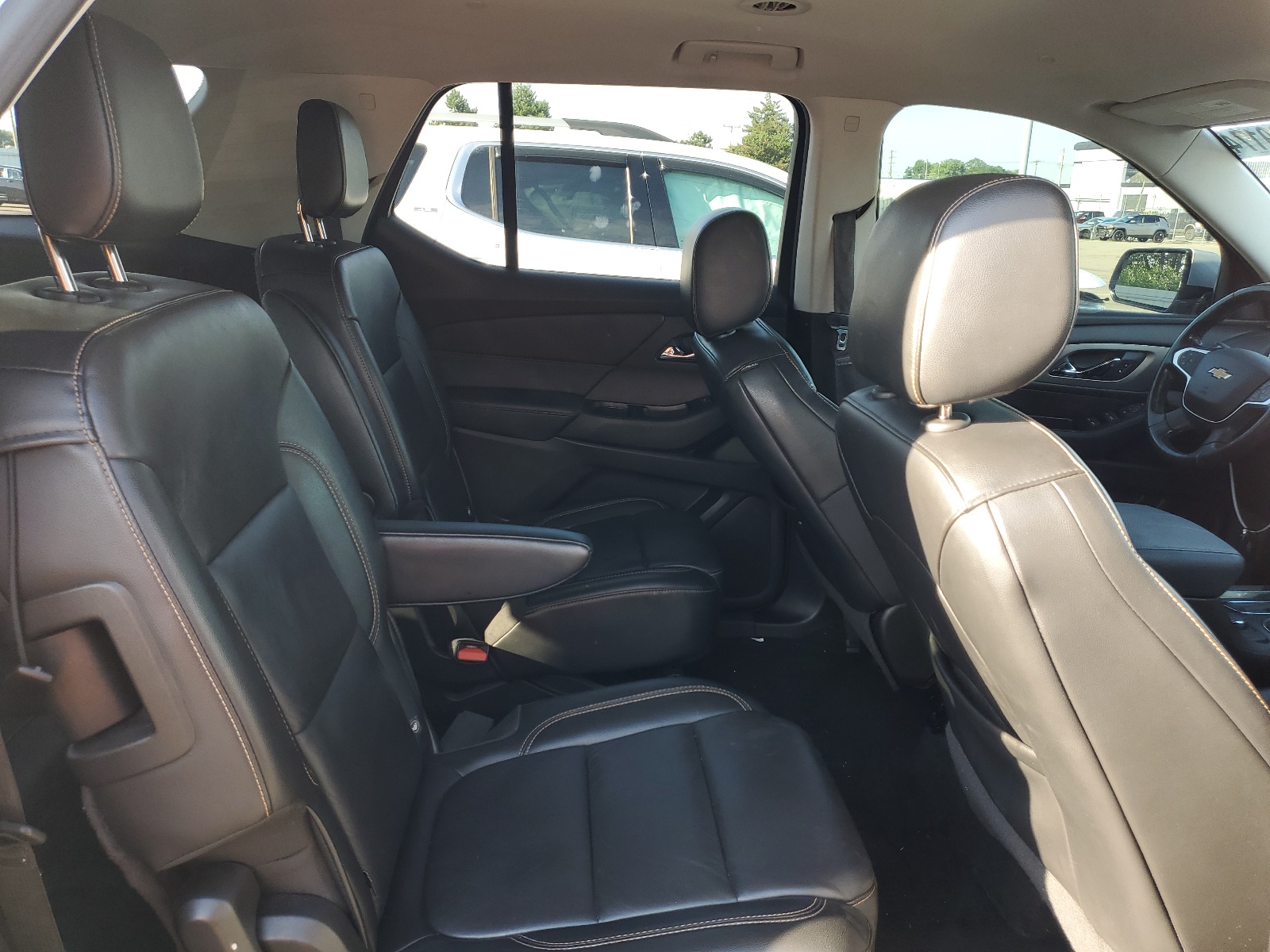 1GNERHKW0JJ217594 2018 Chevrolet Traverse Lt