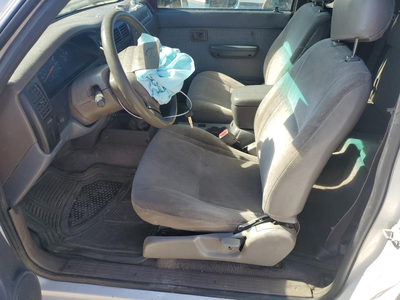 1999 Toyota Tacoma Xtracab VIN: 4TAVL52N5XZ549455 Lot: 63362334