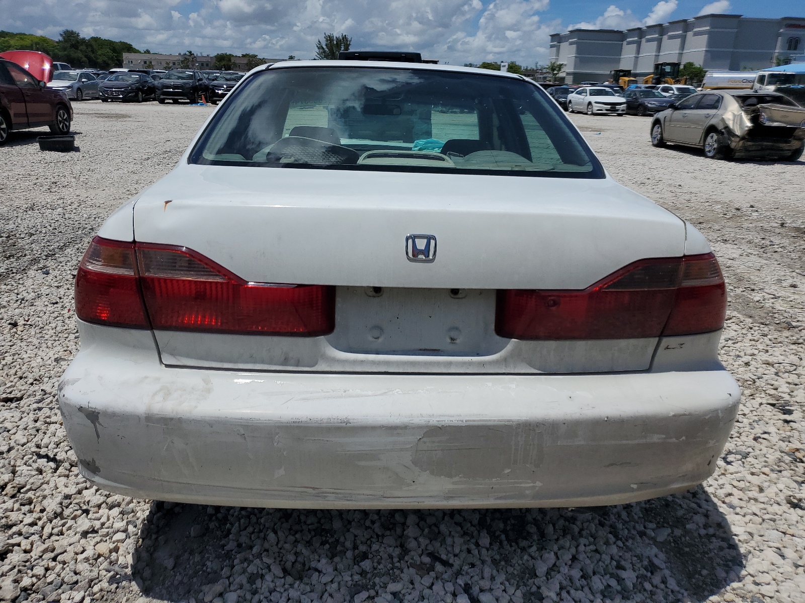 1HGCG5547YA125649 2000 Honda Accord Lx