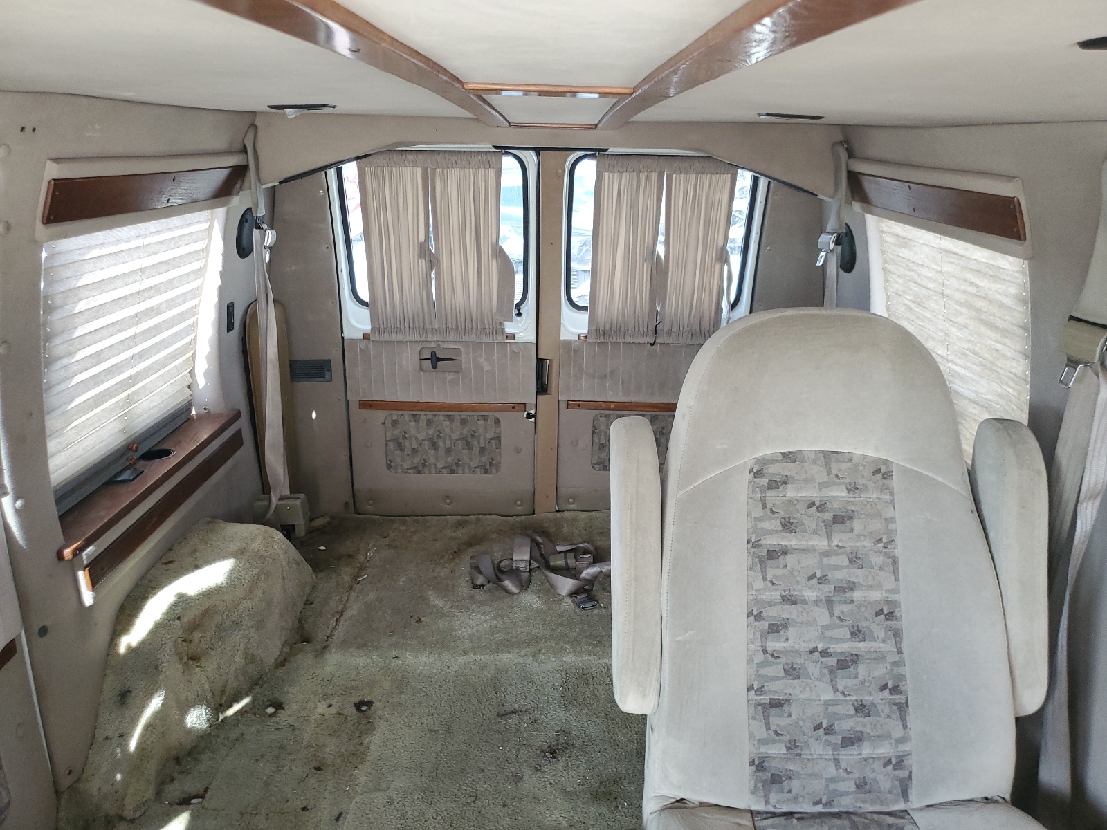 2B6HB11X2YK113185 2000 Dodge Ram Van B1500