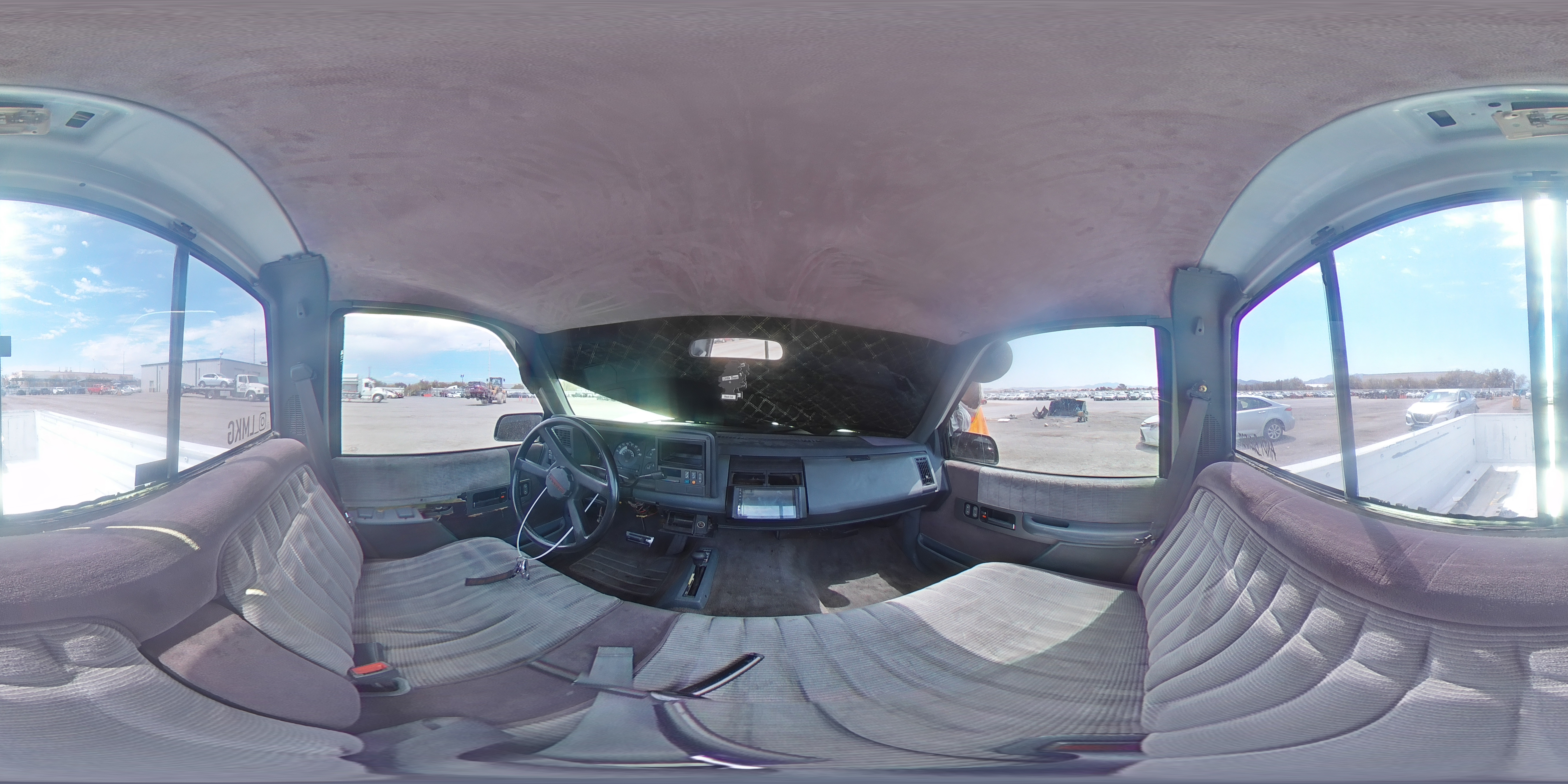 1990 Chevrolet Gmt-400 K1500 VIN: 1GCDK14K7LZ241180 Lot: 64502904