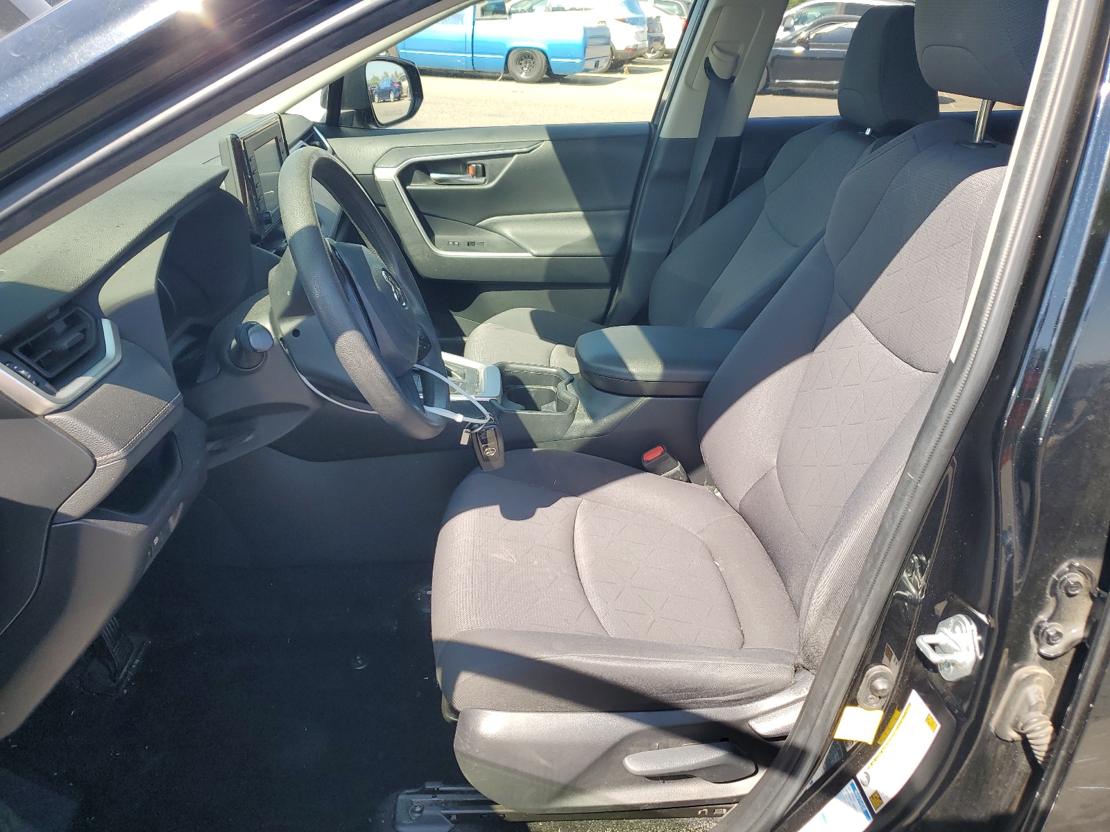 JTMP1RFV7KD026948 2019 Toyota Rav4 Xle