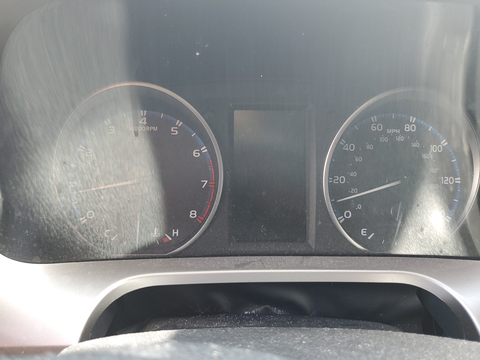 JTMZFREVXJD127329 2018 Toyota Rav4 Le