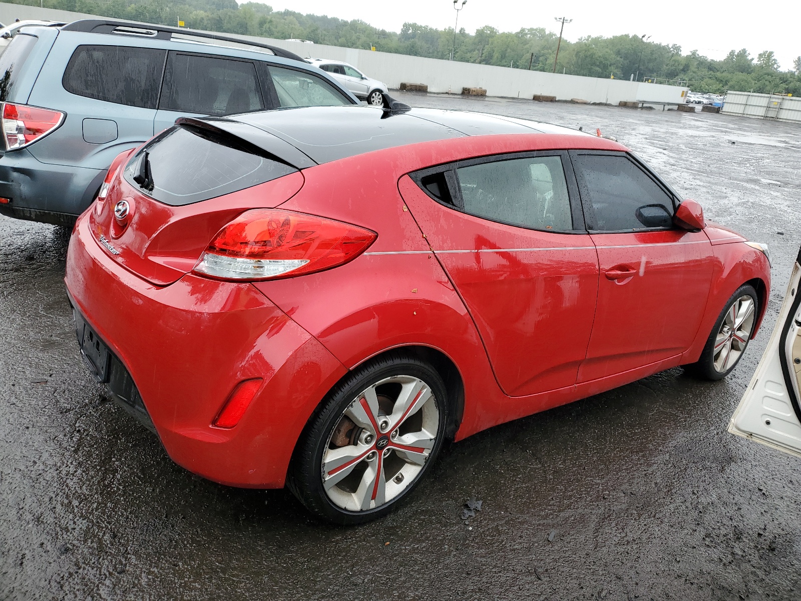 2016 Hyundai Veloster vin: KMHTC6AD5GU250132