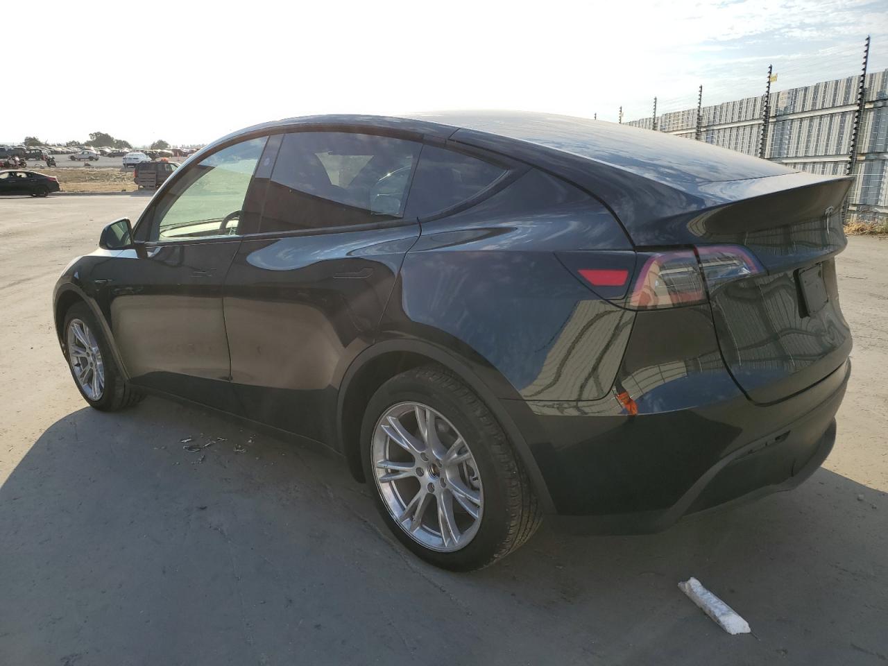 7SAYGDEE7RF007992 2024 TESLA MODEL Y - Image 2