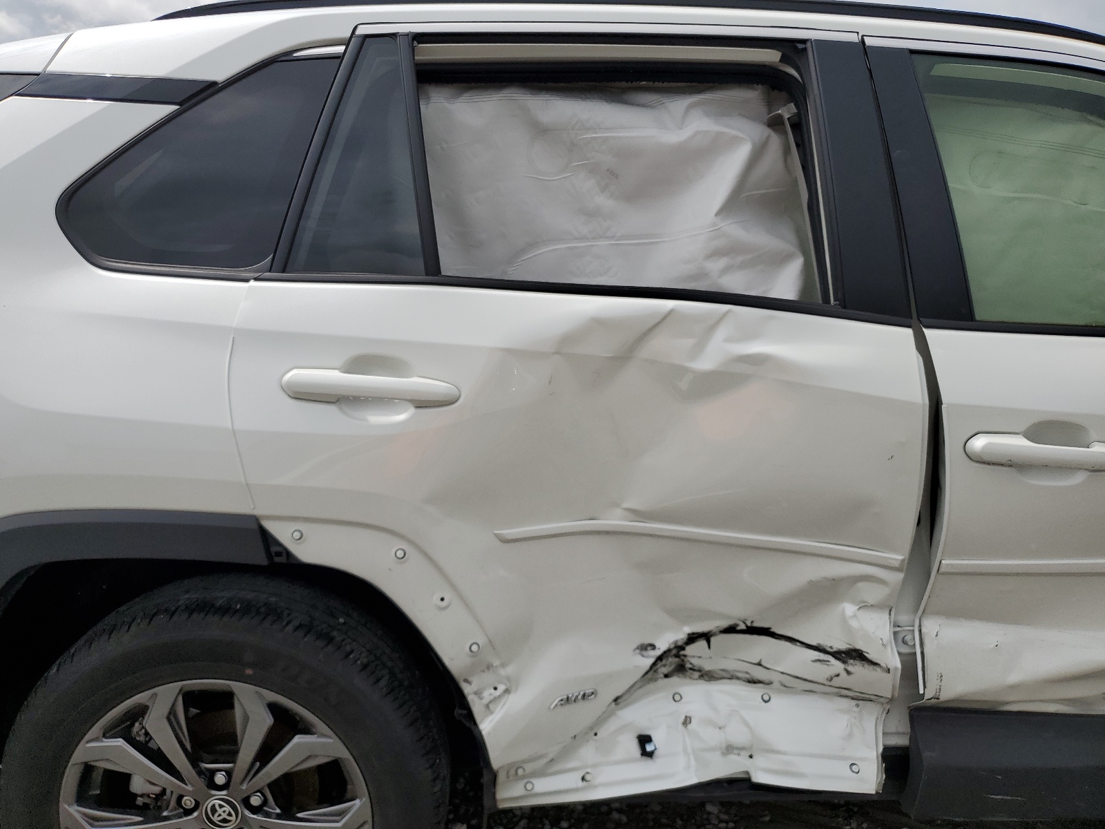 JTMB6RFV5ND077364 2022 Toyota Rav4 Xle Premium