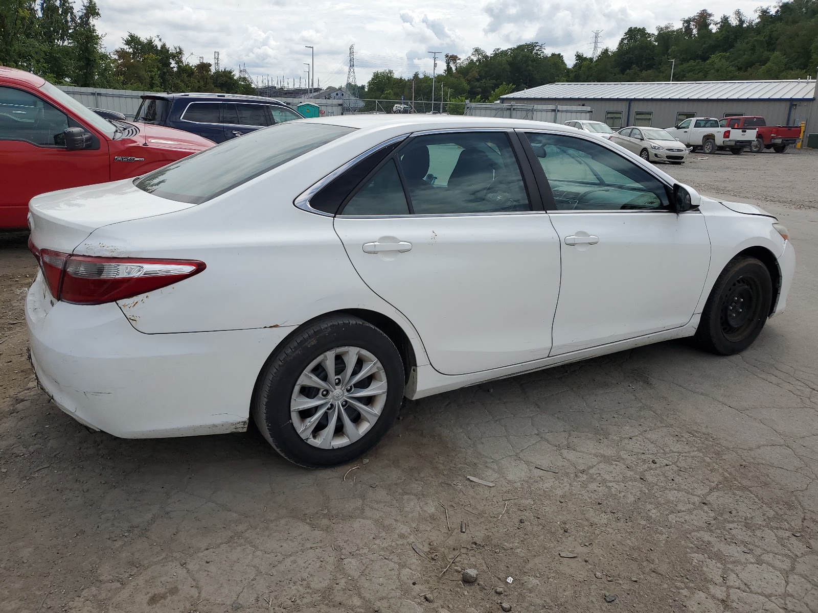 2016 Toyota Camry Le vin: 4T4BF1FK6GR584771