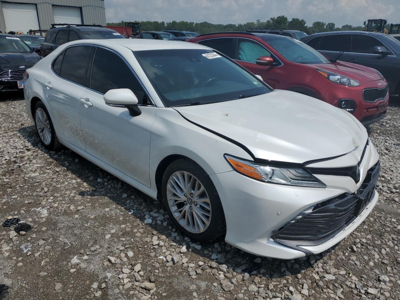 VIN 4T1B11HK4JU006200 2018 TOYOTA CAMRY no.4