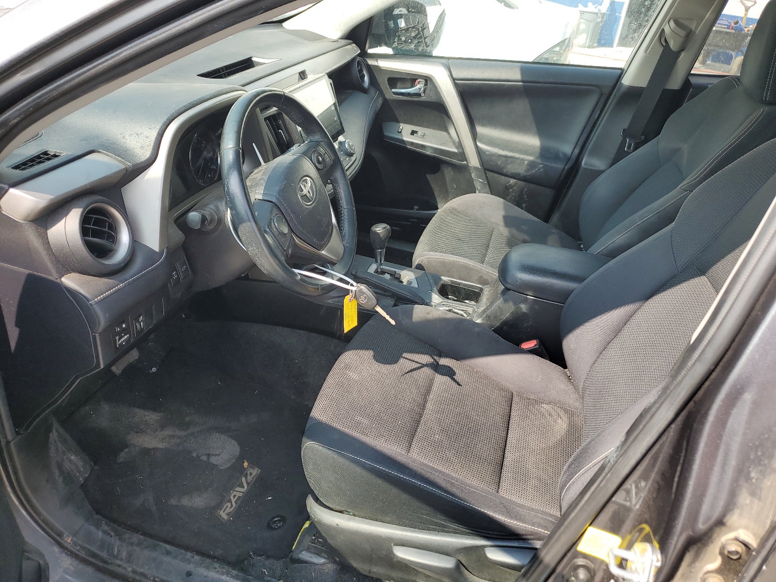 2T3RFREV2GW472883 2016 Toyota Rav4 Xle