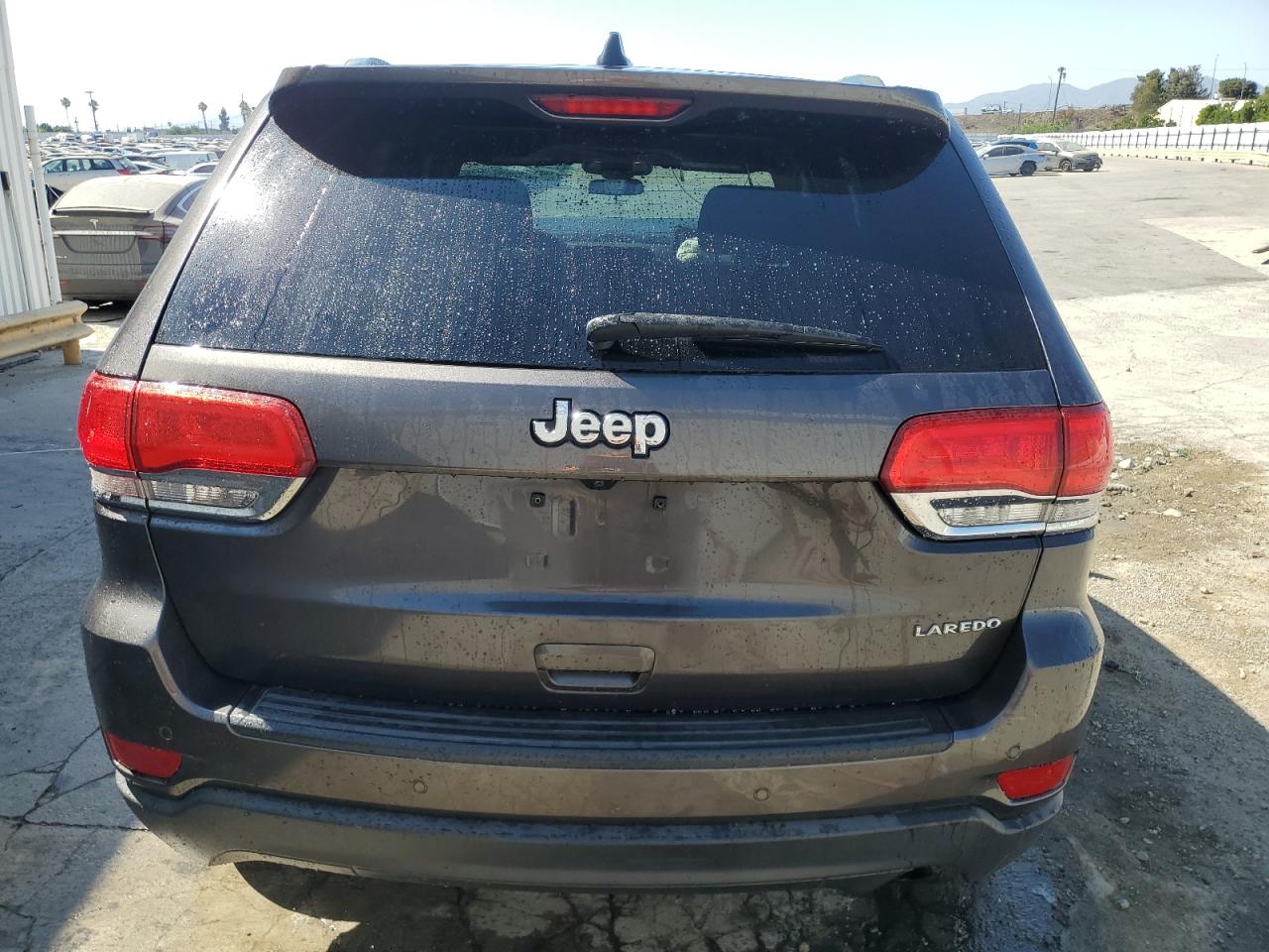 1C4RJEAG1JC402624 2018 Jeep Grand Cherokee Laredo