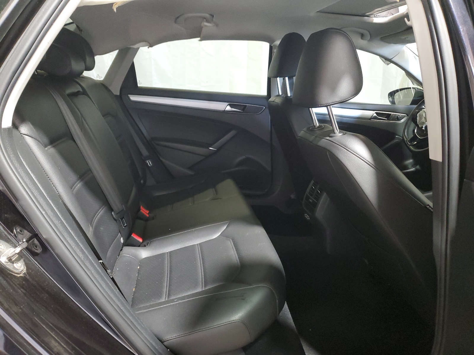 1VWLA7A36KC010171 2019 Volkswagen Passat Wolfsburg