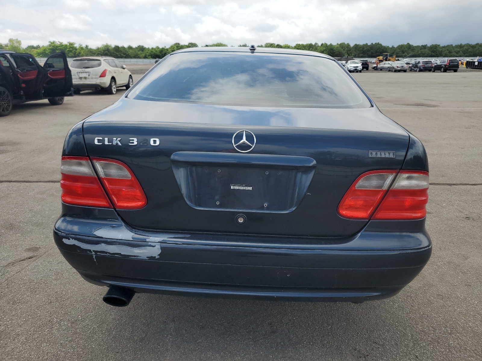 WDBLJ65G0YF161359 2000 Mercedes-Benz Clk 320