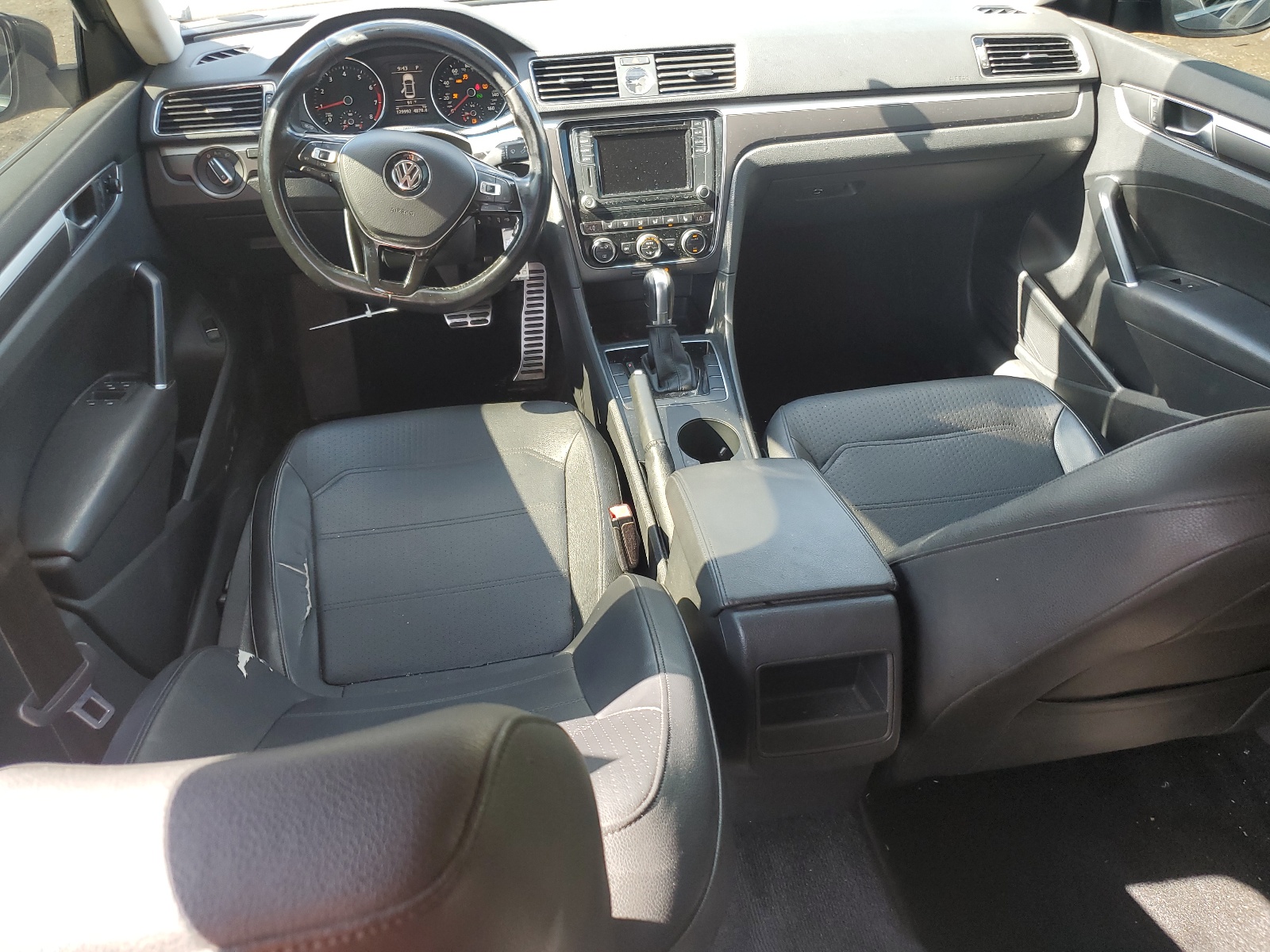 1VWDT7A38HC046600 2017 Volkswagen Passat R-Line