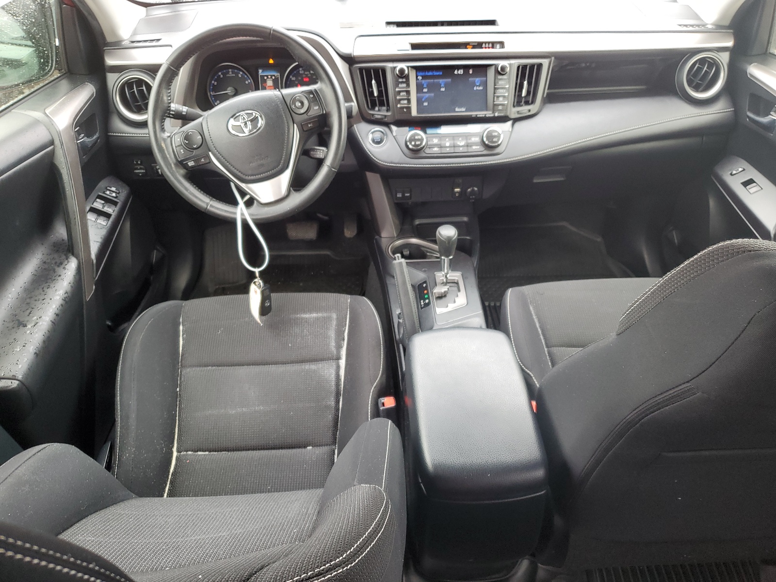 JTMRFREV5HJ156801 2017 Toyota Rav4 Xle