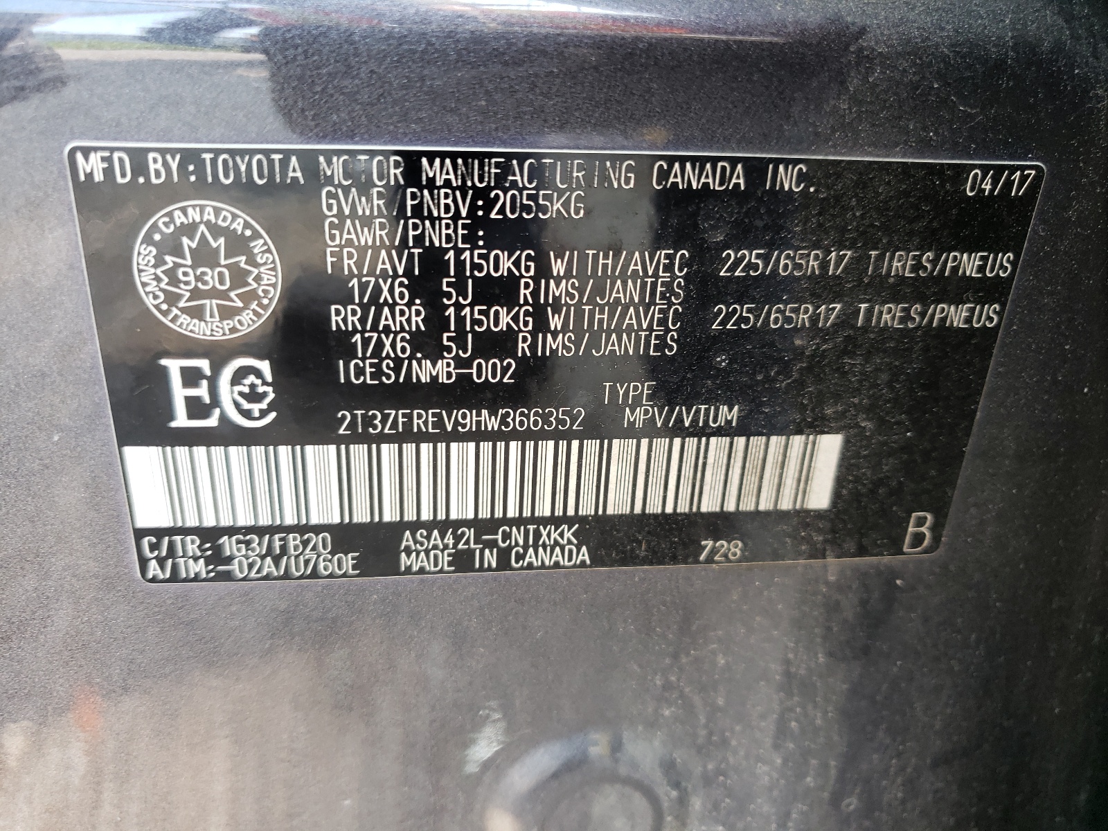 2T3ZFREV9HW366352 2017 Toyota Rav4 Le