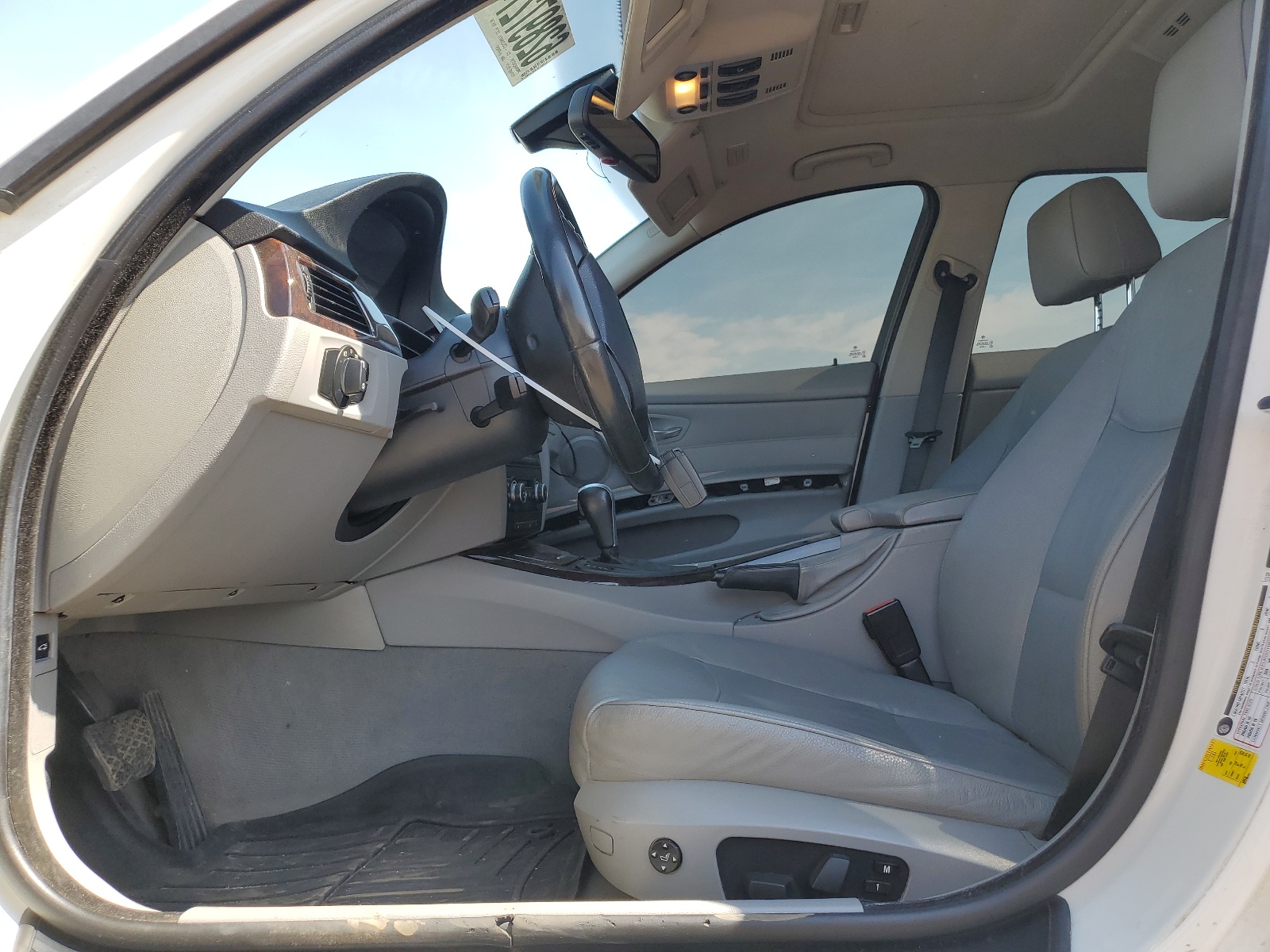 WBAVC93577KX57093 2007 BMW 328 Xi