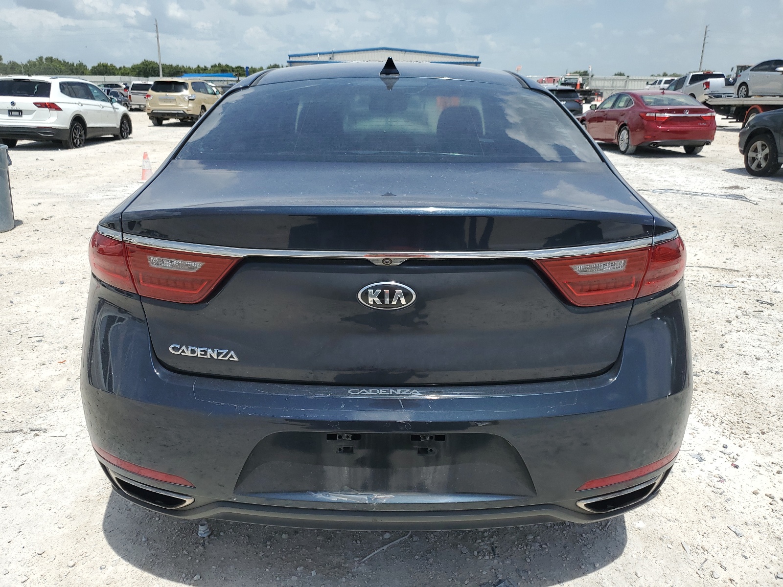 KNALB4J17H5049990 2017 Kia Cadenza Premium