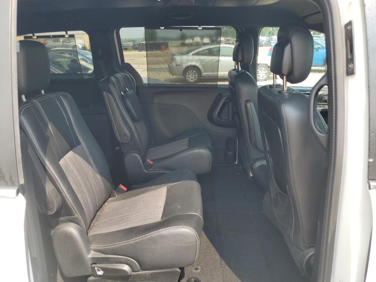 2015 Chrysler Town & Country S VIN: 2C4RC1HG1FR645888 Lot: 64104314