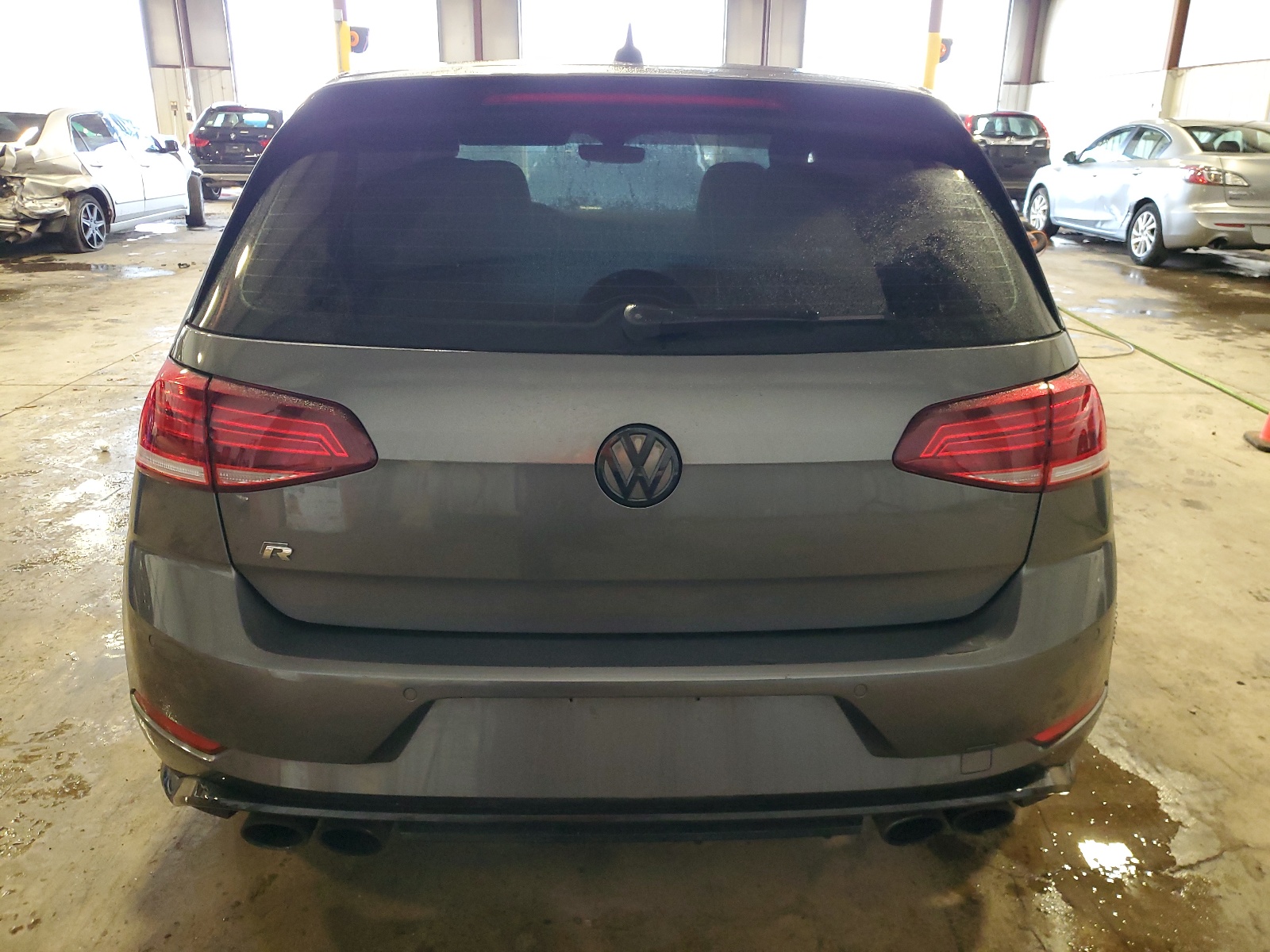 WVWVF7AU2JW085663 2018 Volkswagen Golf R