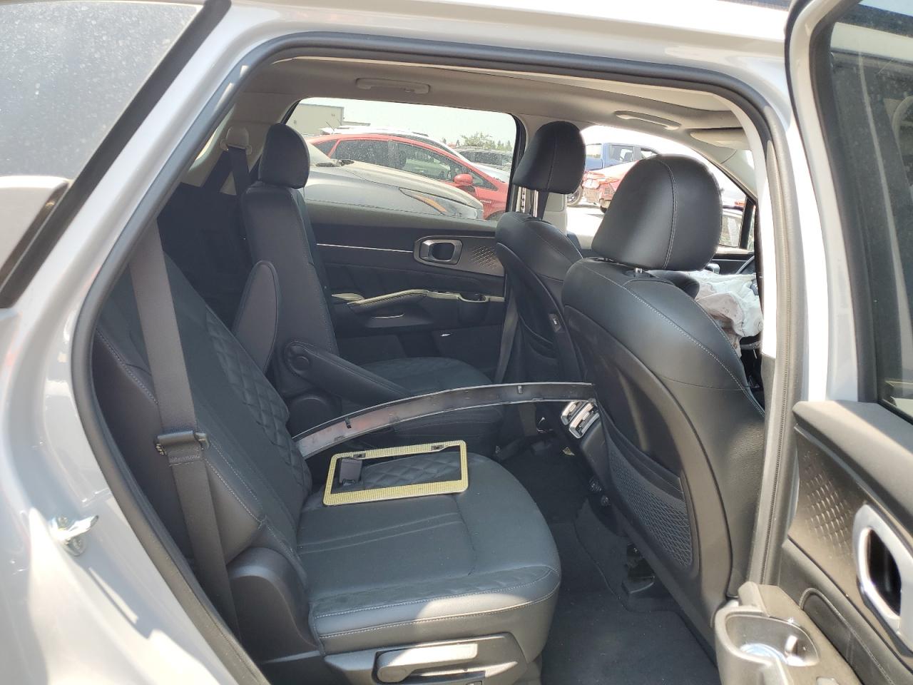2022 Kia Sorento - Image 11