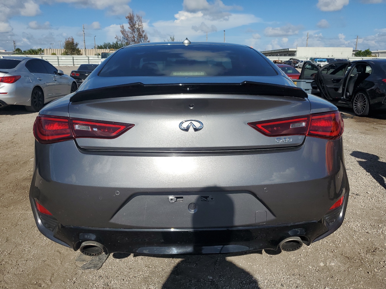 JN1EV7EK9HM361258 2017 Infiniti Q60 Premium