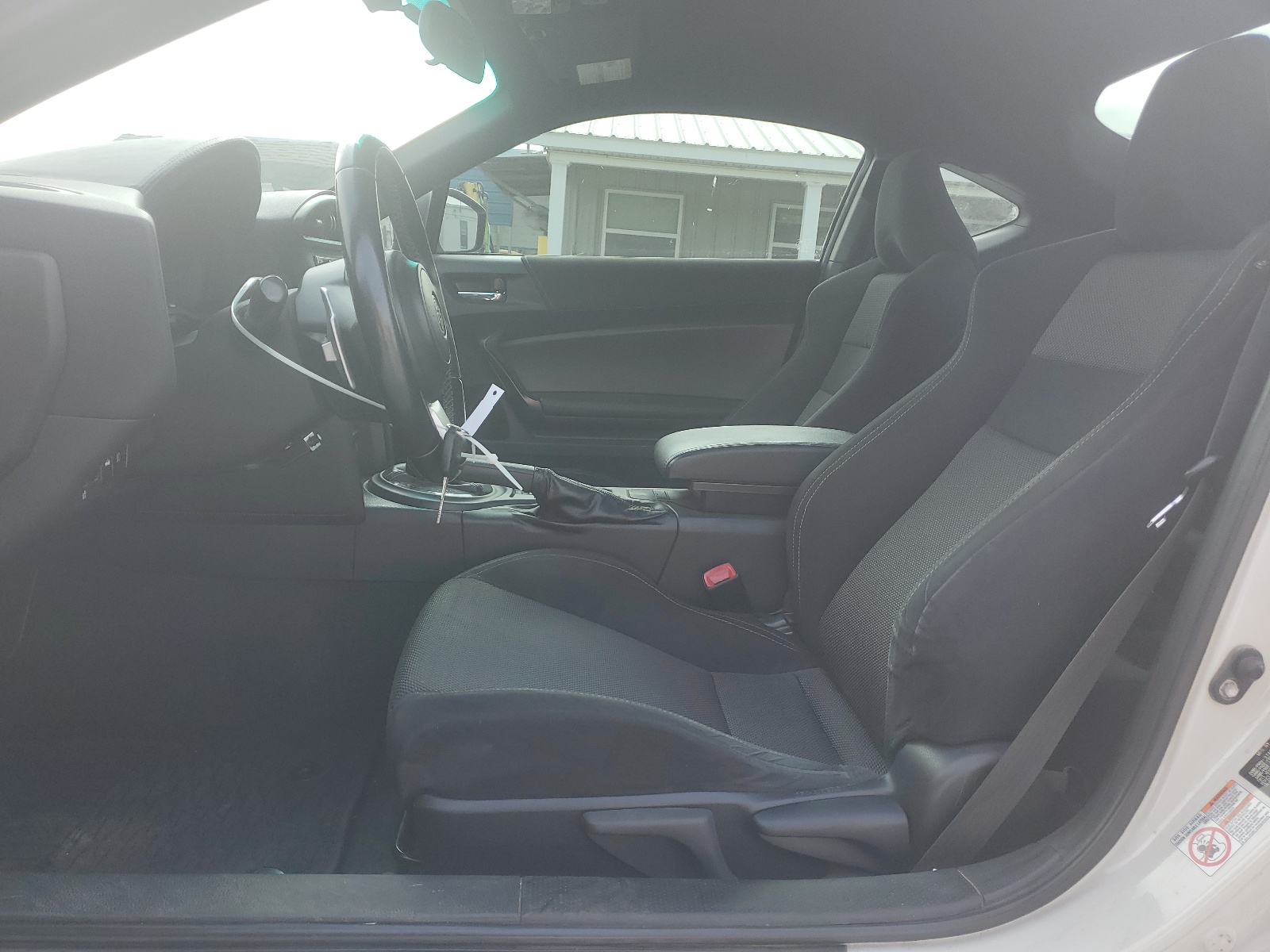 JF1ZNAA15H8708981 2017 Toyota 86 Base