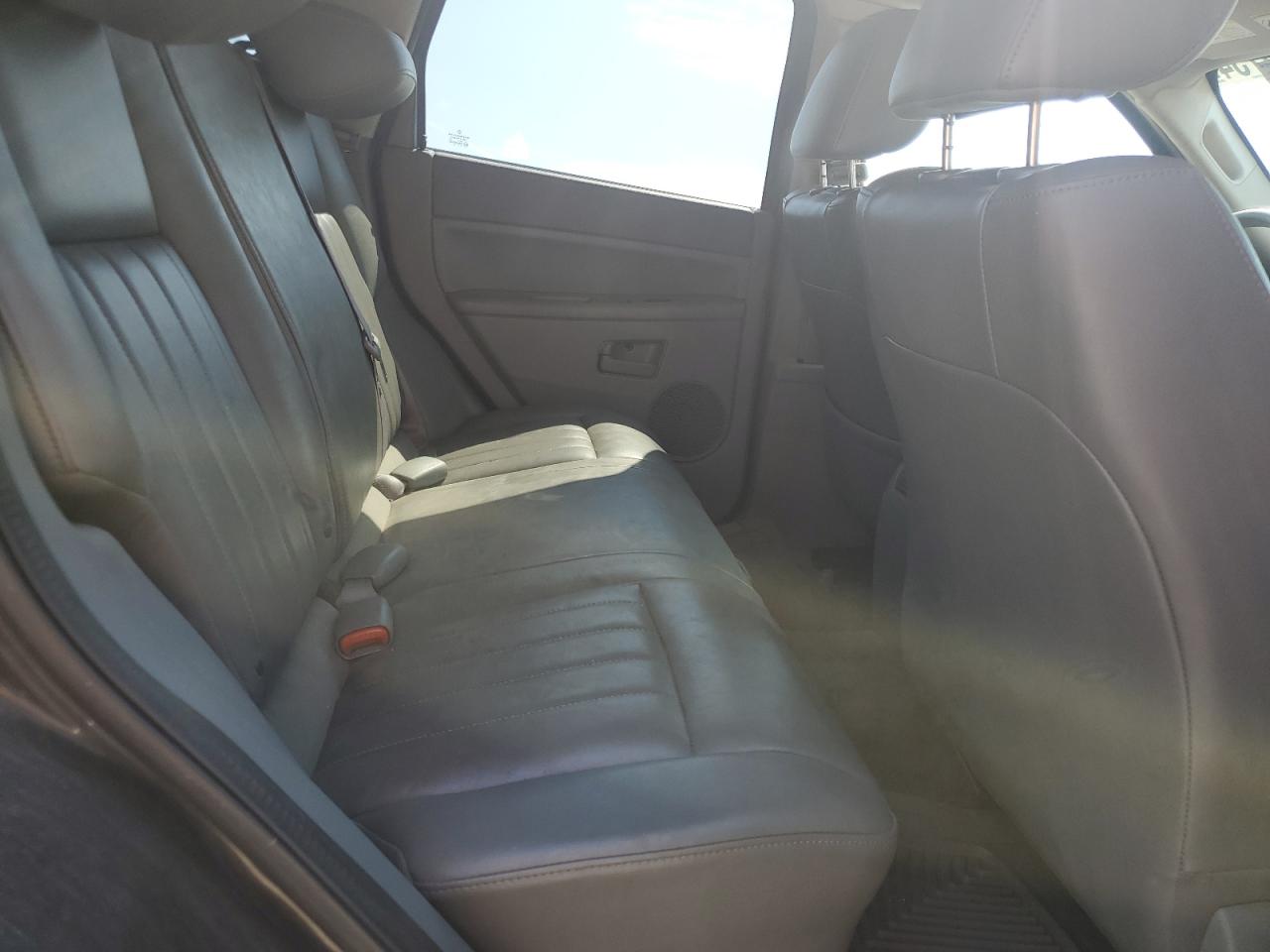 2005 Jeep Grand Cherokee - Image 12