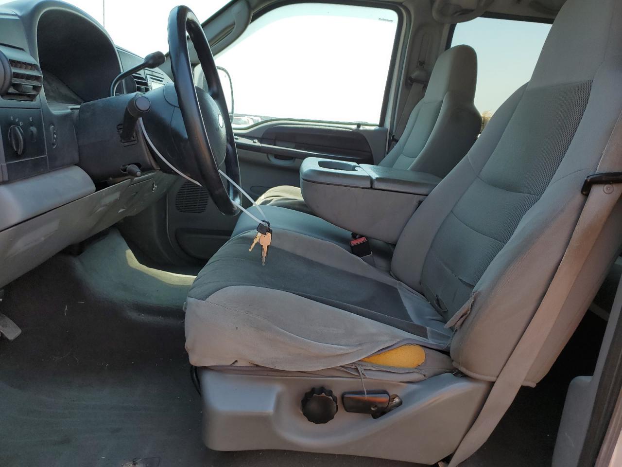 2005 Ford F350 - Image 7